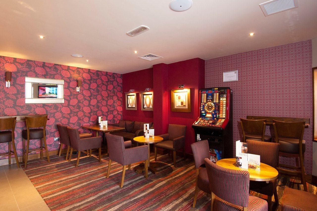 Premier Inn Exeter Central St. Davids Екстериор снимка