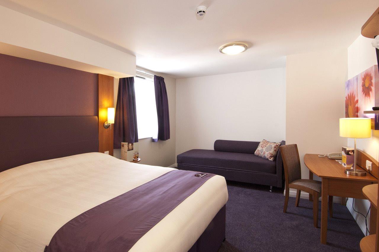Premier Inn Exeter Central St. Davids Екстериор снимка