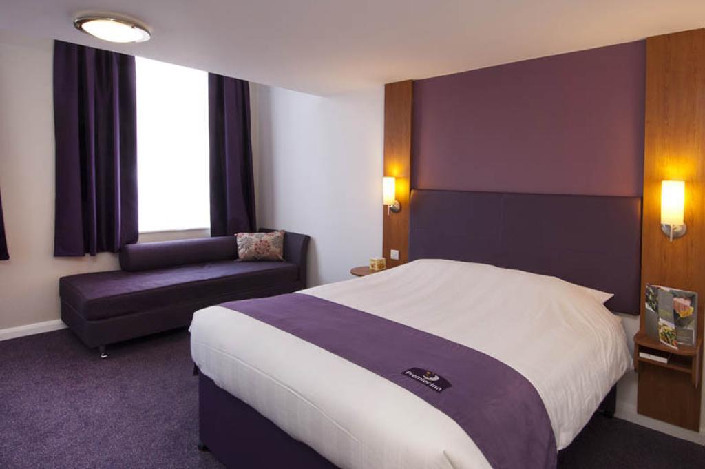 Premier Inn Exeter Central St. Davids Екстериор снимка