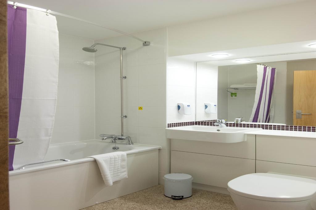 Premier Inn Exeter Central St. Davids Екстериор снимка