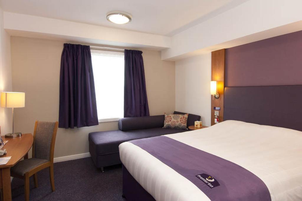 Premier Inn Exeter Central St. Davids Екстериор снимка