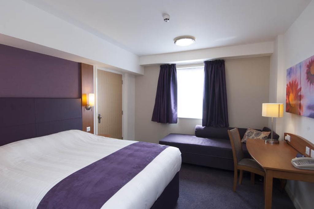 Premier Inn Exeter Central St. Davids Стая снимка