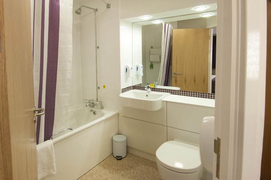 Premier Inn Exeter Central St. Davids Стая снимка