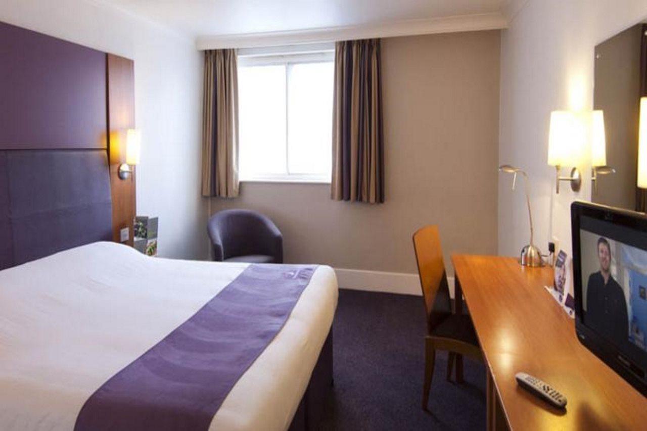 Premier Inn Exeter Central St. Davids Екстериор снимка