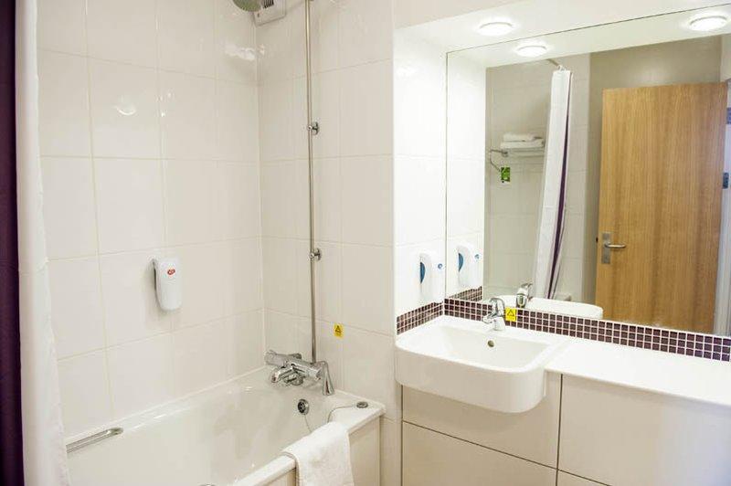 Premier Inn Exeter Central St. Davids Екстериор снимка